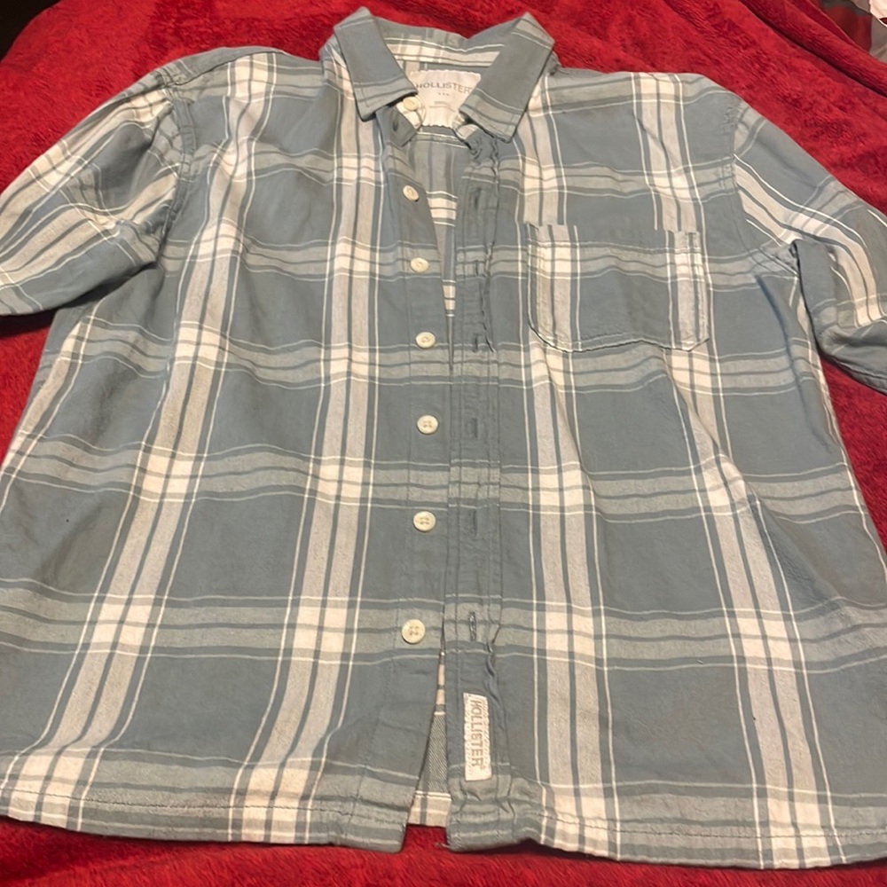 Men’s Hollister button down